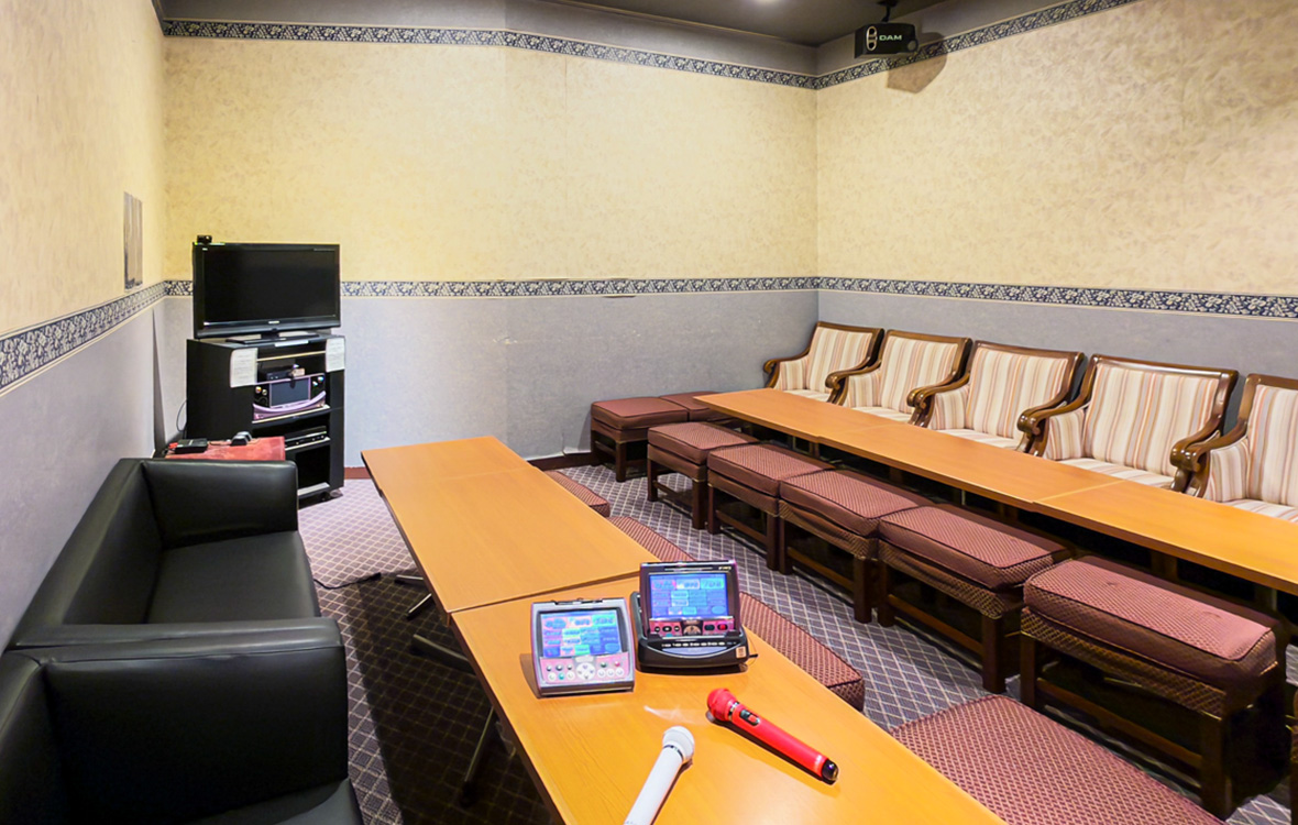 ［ 西館 2F ］ カラオケボックス