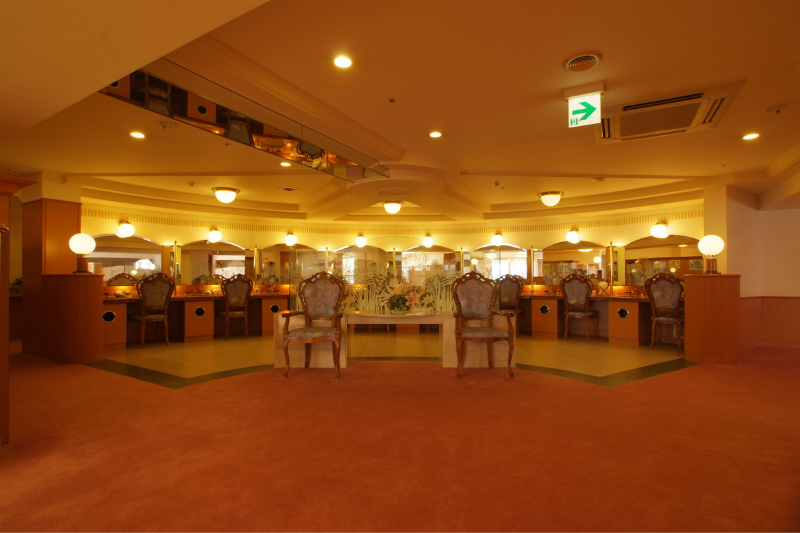 女性の豪華パウダールーム