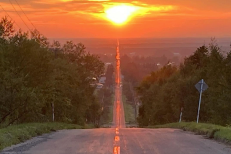 天に続く道　夕日
